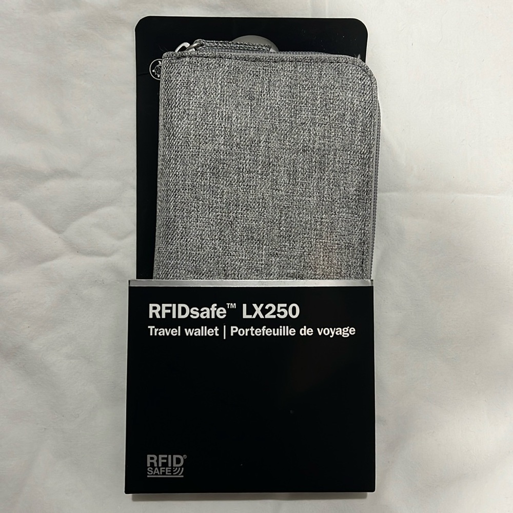 COPY - RFIDsafe LX250 travel wallet